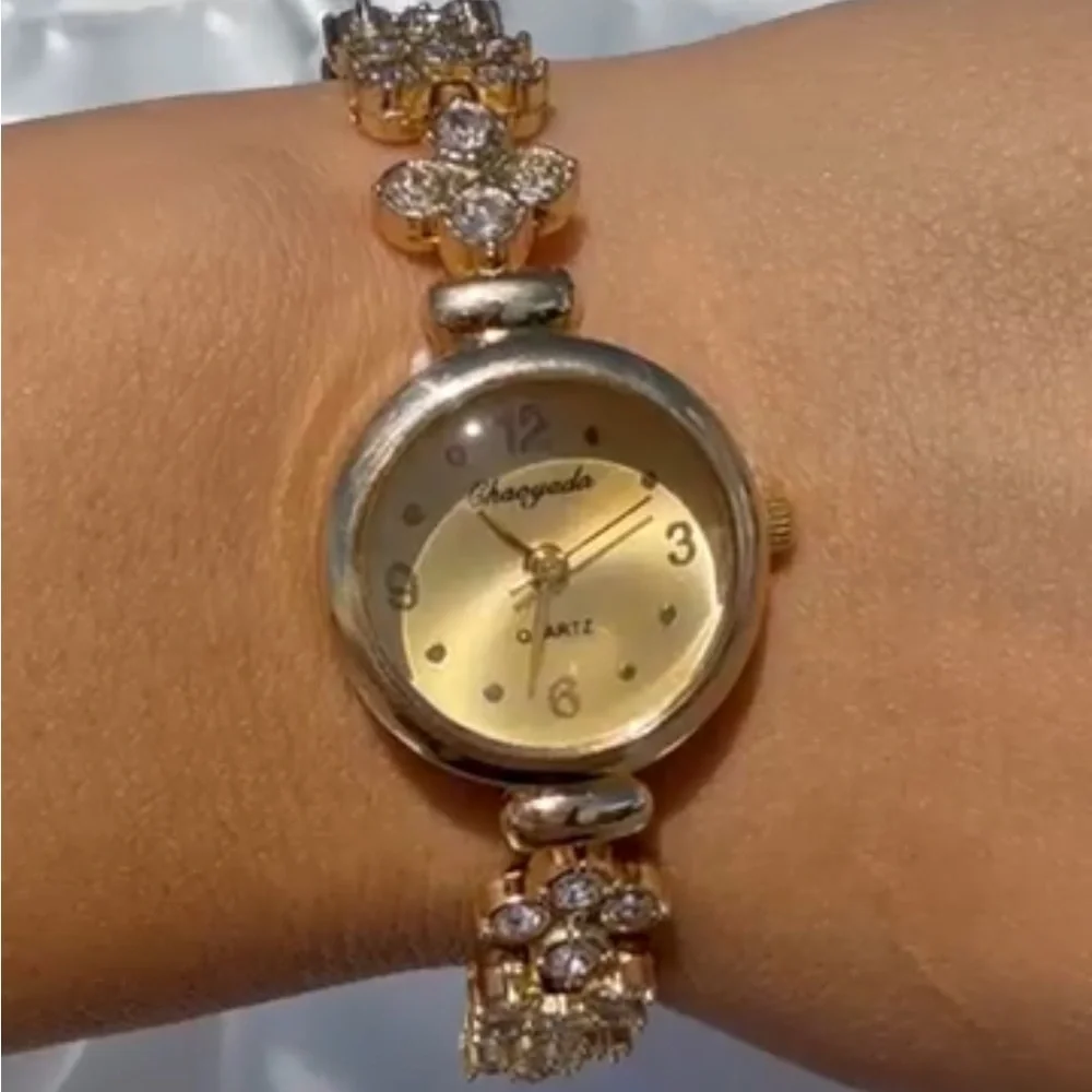 New Panthere Vintage Gold Women's Watch with Crystal Accents